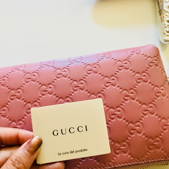 SOLD 🎉🎉🎉Gucci chain clutch - Picture 3 of 3